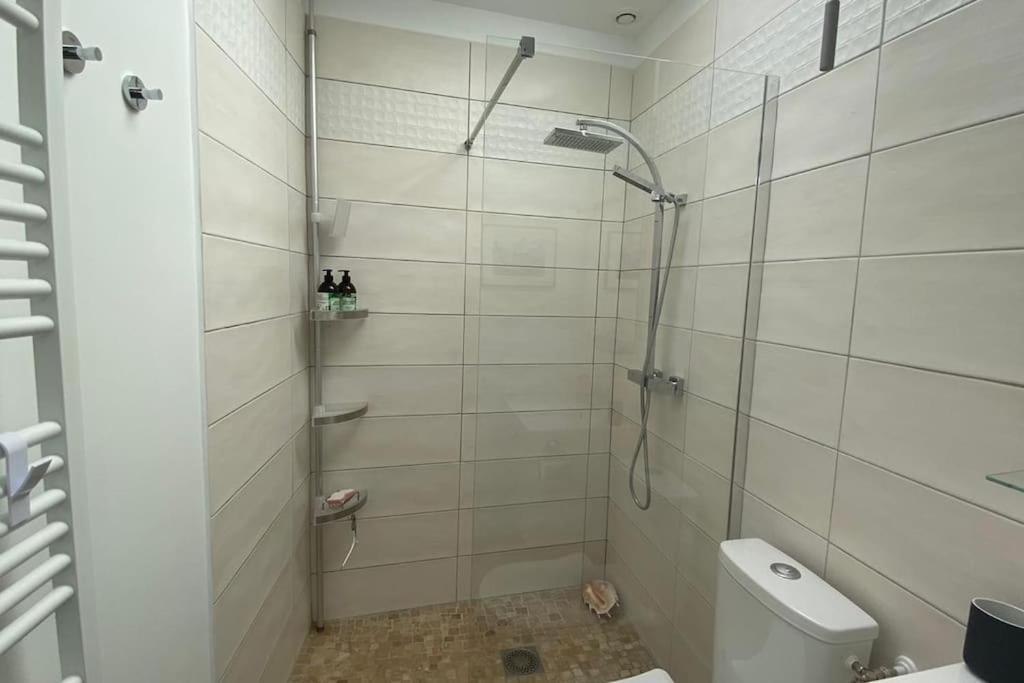 La Baie Latitude, Gite Proche Mer Avec Jardin 르크로토이 외부 사진